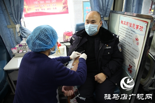 遂平县公安抗疫一线干警积极参加无偿献血活动