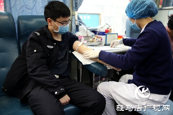 遂平县公安抗疫一线干警积极参加无偿献血活动