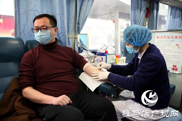 遂平县公安抗疫一线干警积极参加无偿献血活动