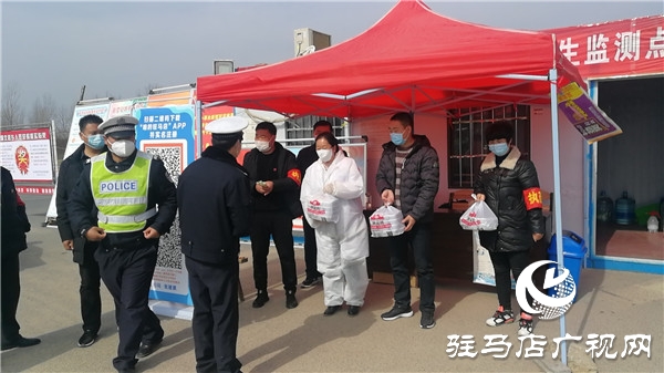 驻马店状元鸿粥联合开发区慈善总会义务送粥情暖战“疫”一线  