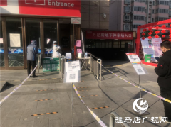 疫情防控创新招 手机扫码效率高