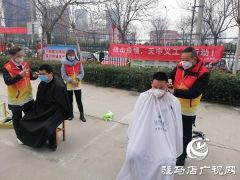 天中义工为抗疫一线工作人员理发忙