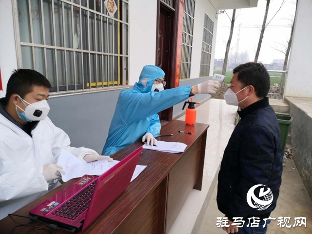 上蔡县杨集镇：党员先锋队为群众办理健康证保驾护航