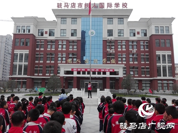 驻马店市树人国际学校向市教育局捐赠11000只口罩