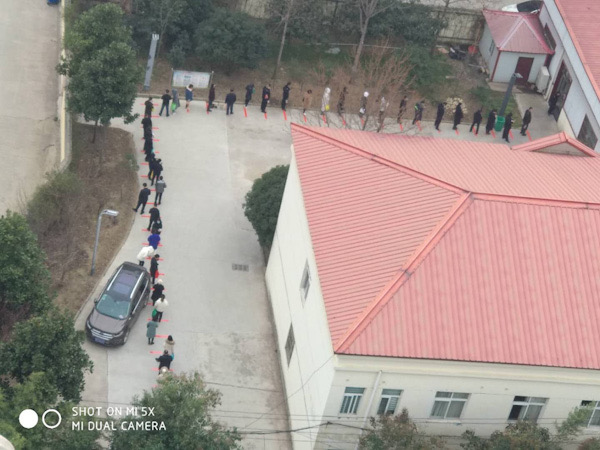 开发区严格“一米线”认真做细防控工作
