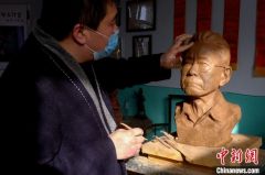 80后非遗传承人以艺战“疫” 泥塑作品致敬医护人员