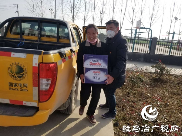 刘卫臣：党徽在疫情中闪光