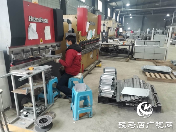 汝南县板店乡：扶贫车间忙复工促生产