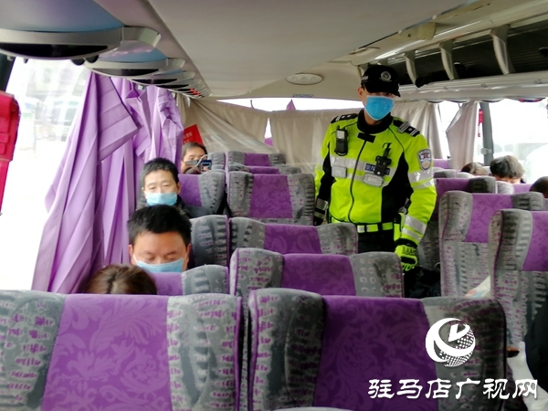 市交警摩托机动大队为复工返岗人员保驾护航