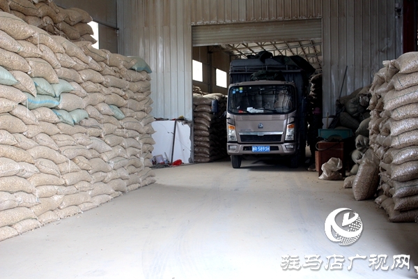 汝南县古塔街道来料加工厂复产迎来“开门红”