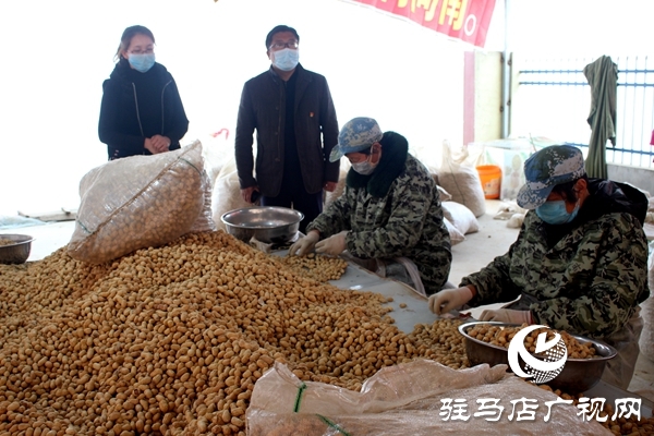 汝南县古塔街道来料加工厂复产迎来“开门红”