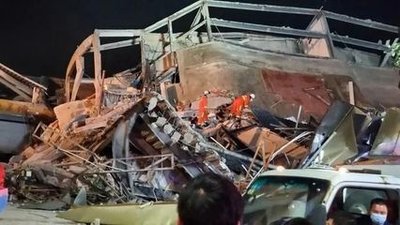 泉州酒店坍塌事故已致10死 尚有23人待搜救