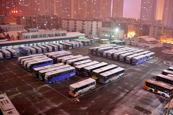 驻马店市公安局雪松派出所到市客运中心站服务农民工返程