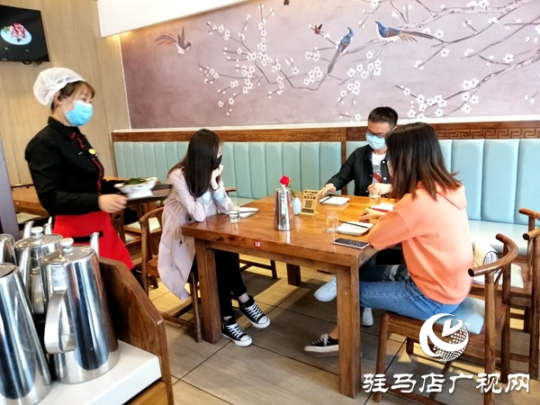 西平：餐饮提升打“组合” 防疫复工两不误