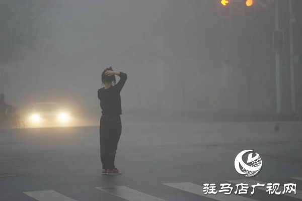 浓雾来袭 省内19条高速实施交通管制
