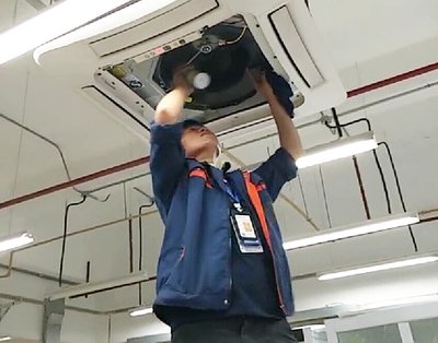 爱心企业为驻马店市公安局雪松派出所清洗空调