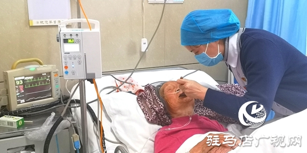 驻马店市中医院医护人员齐心救治 九旬病危老人转危为安