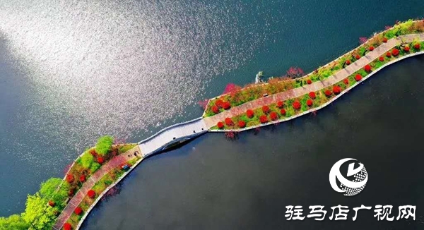春风拂“苏堤”，游人醉“断桥”，四月的天中美景似江南
