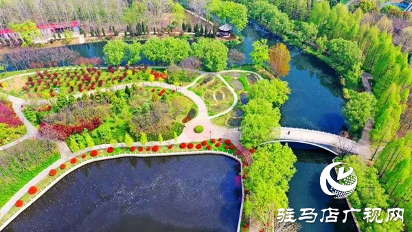 春风拂“苏堤”，游人醉“断桥”，四月的天中美景似江南