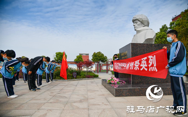 驻马店市第三中学致敬英雄，缅怀同胞