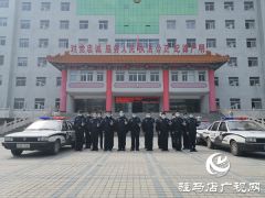驻马店市公安局西园分局：铭记英雄 寄托哀思