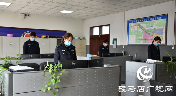 平舆公安向英烈和逝世同胞志哀