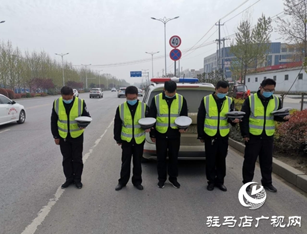 平舆公安向英烈和逝世同胞志哀