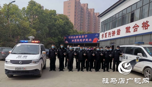 平舆公安向英烈和逝世同胞志哀