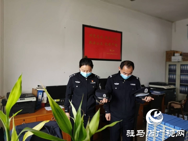 平舆公安向英烈和逝世同胞志哀