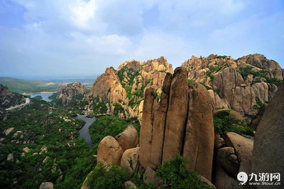 嵖岈山迎来开园后的首个客流高峰