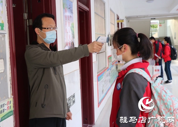 驻马店市的初三年级今日返校复学多措并举筑牢安全防线