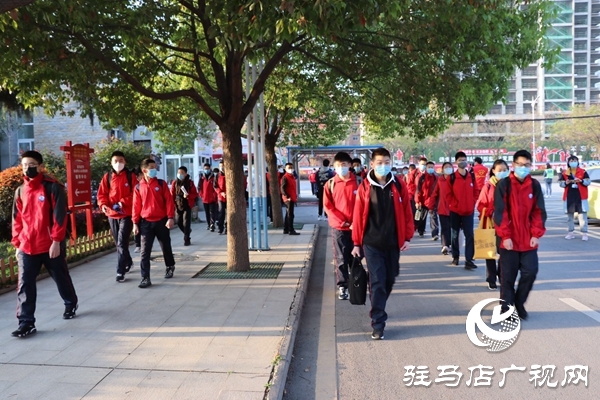驻马店市的初三年级今日返校复学多措并举筑牢安全防线