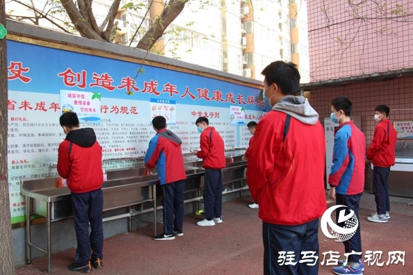 驻马店市的初三年级今日返校复学多措并举筑牢安全防线