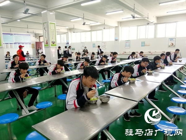 护航“开学第一餐” 市场监管部门给校长出考题