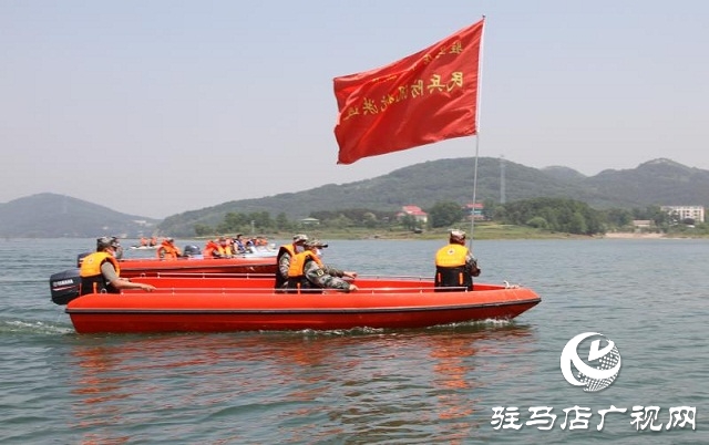 驿城区人武部组织民兵开展防汛救援综合演练