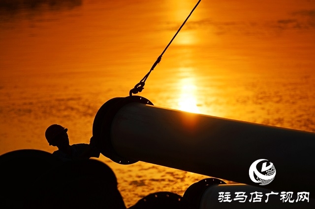 高温下最美的身影！五一期间宿鸭湖清淤扩容正施工（组图）