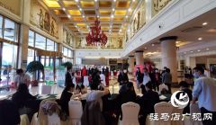 【两会进行时】参加政协驻马店市第四届委员会第五次会议的政协委员陆续向大会报到