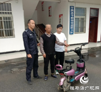 大胆偷车贼：商铺老板门前偷电动车  监控记录全过程
