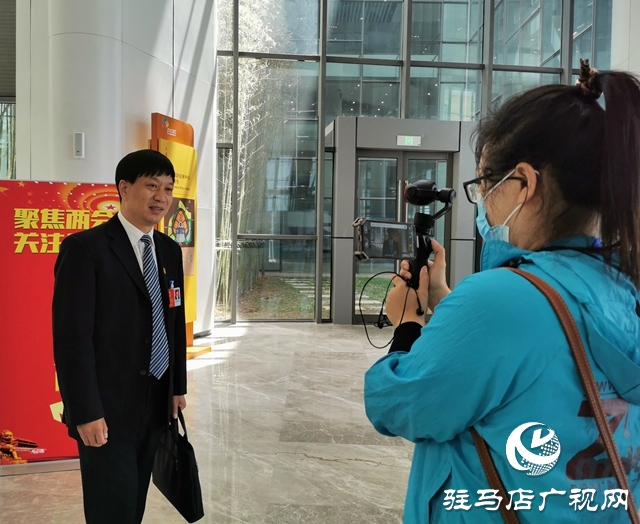 【两会进行时】驻马店新闻工作者：及时传递“两会”声音 认真书写媒体担当