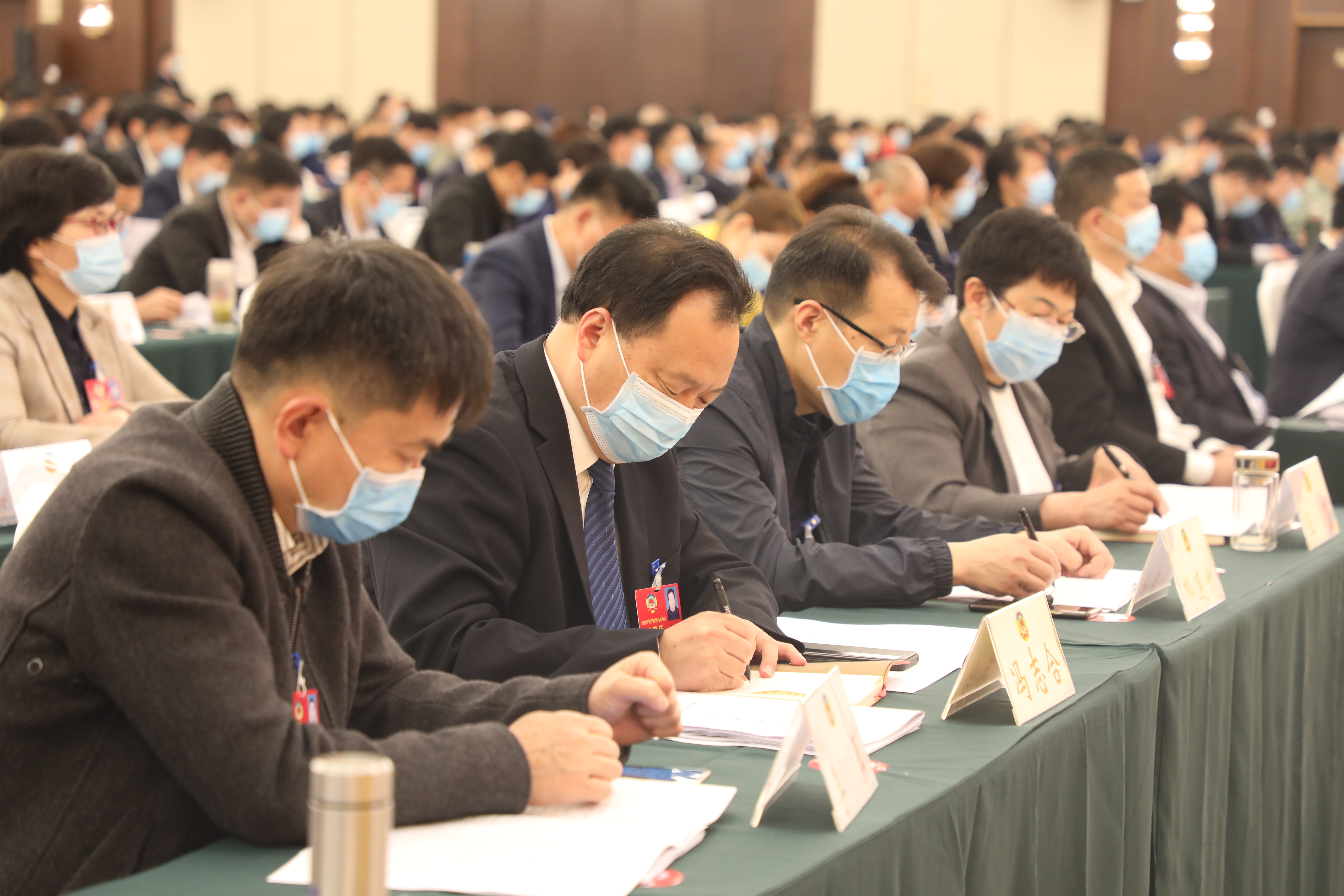 驻马店市政协四届五次会议召开委员组会议