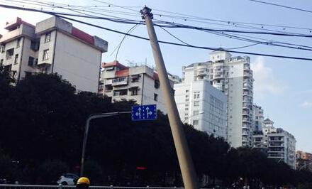 线杆倾斜五六年无人管 驻马店市智慧城管中心牵头解决