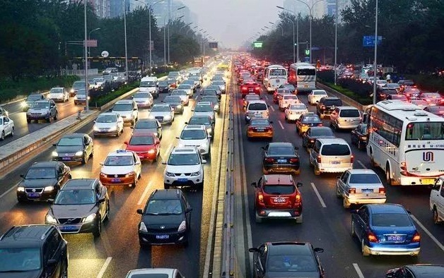 非机动车逆行、车辆乱停...骏马路交通混乱何时休？