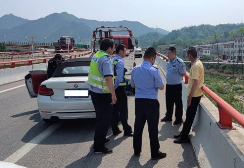 平舆民警救助一名脑梗后遗症者