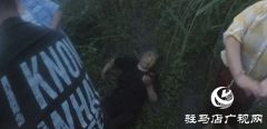 天黑老人不慎掉入深沟，民警巧遇全力救援