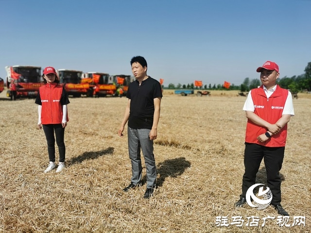 天福、新地花生集团助农收麦忙 三夏时节确保颗粒归仓