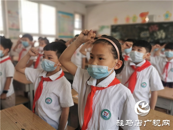  举行入队仪式 争做新时代好少年