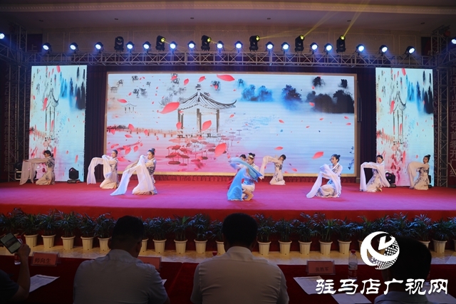 正阳花生·时代潮流广场惊艳亮相