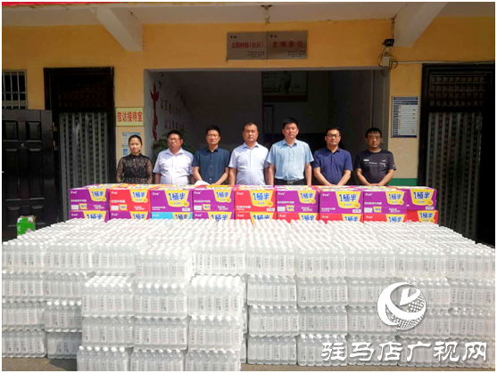 平舆县玉皇庙乡：爱心人士助力秸秆禁烧 