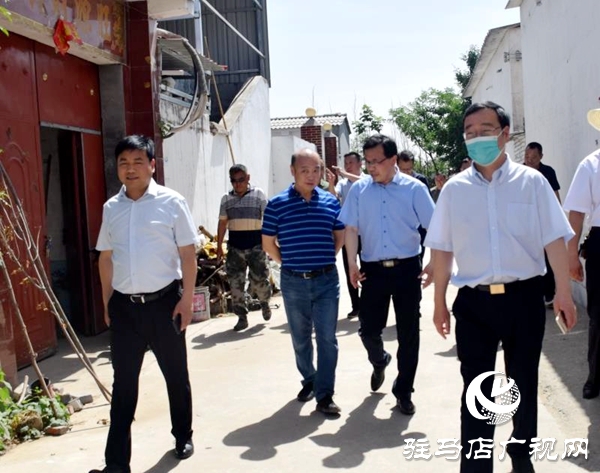 巩魁生到汝南县老君庙镇调研危房改造工作