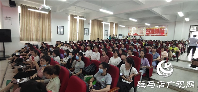 驻马店财经学校举办学前教育专业现场招聘会 150余名应届毕业生遭“哄抢”